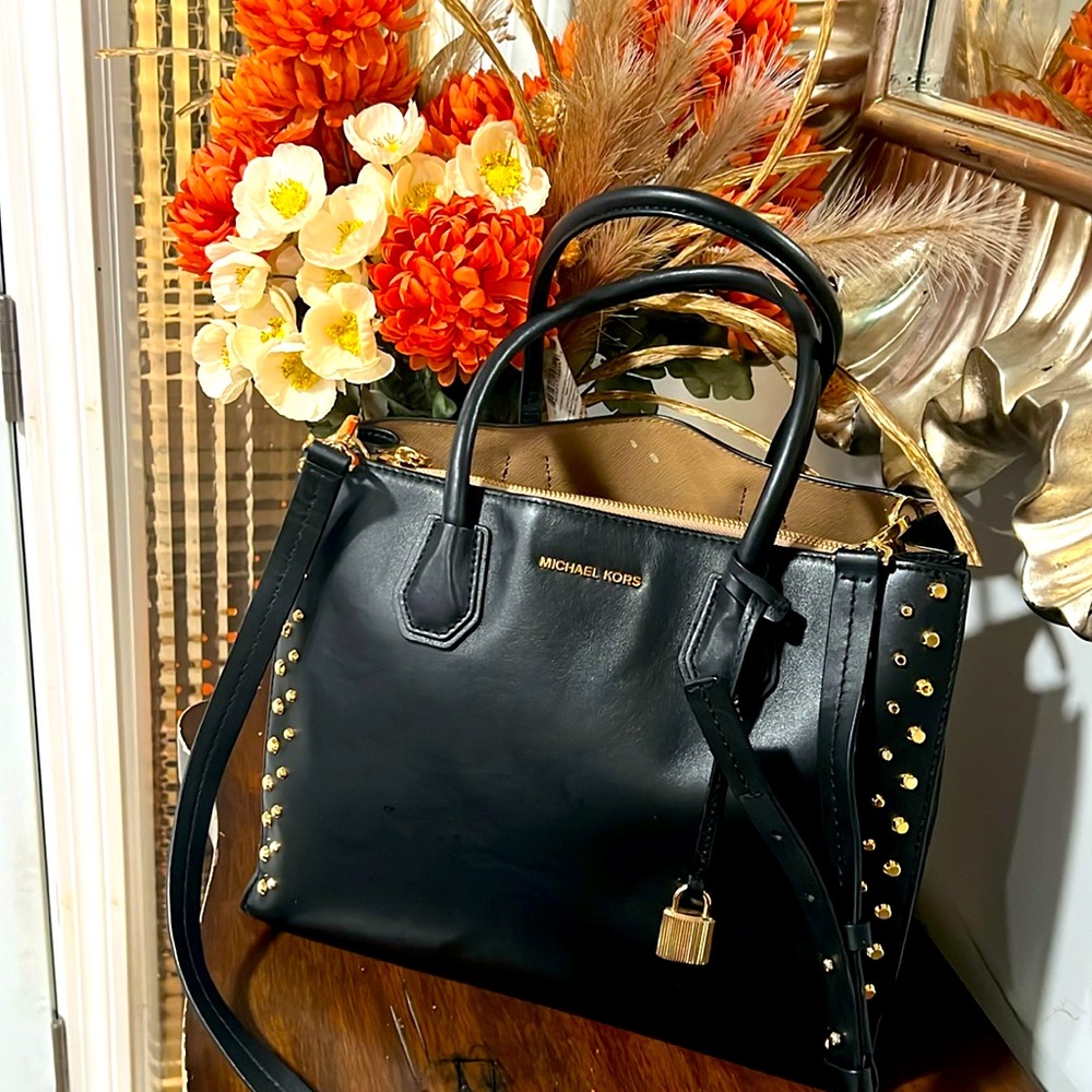 Pre owned Micheal Kor’s bag height 10 inches  width 12 inches used like new
